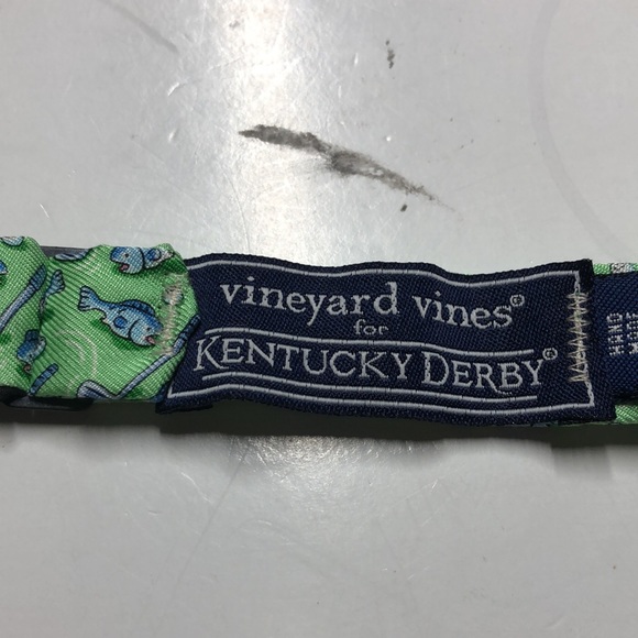 Vineyard Vines for Kentucky Derby green silk fish and golf club bow tie - Picture 3 of 4